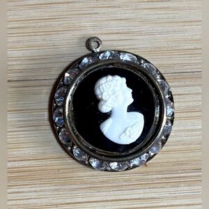 Elegant Vintage Black and White Cameo Pendant with Rhinestones
